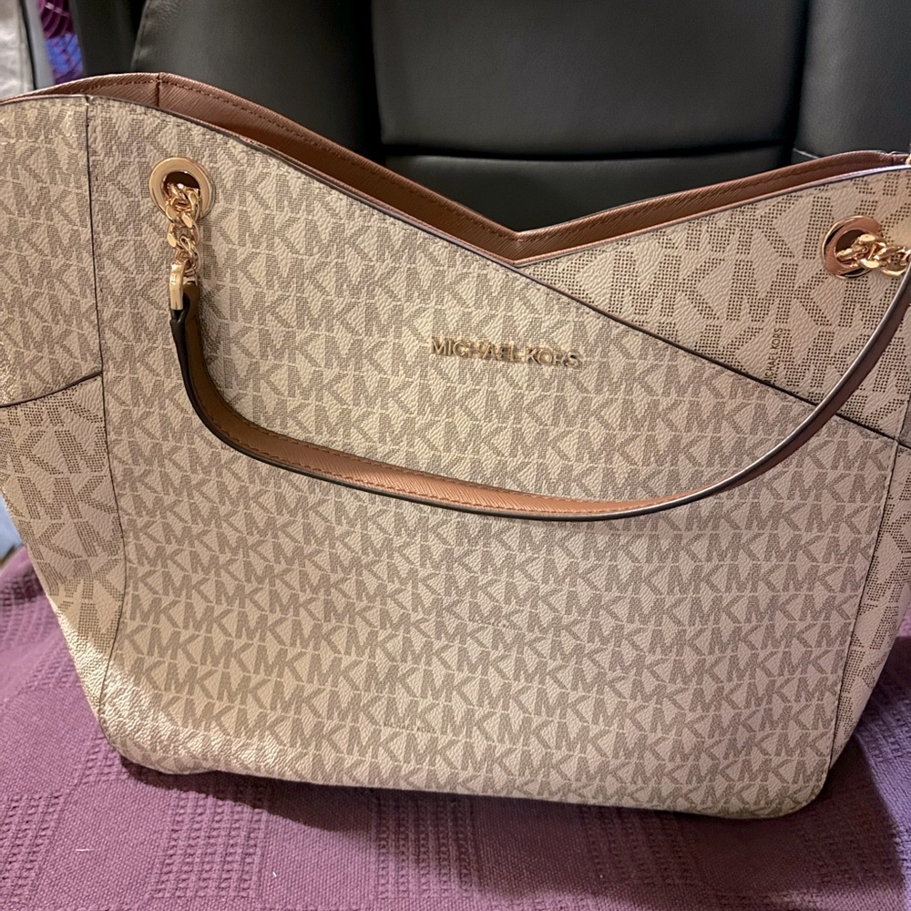 Michael Kors Bag, Color is a Cream with “mk” on outside and brown on the inside.